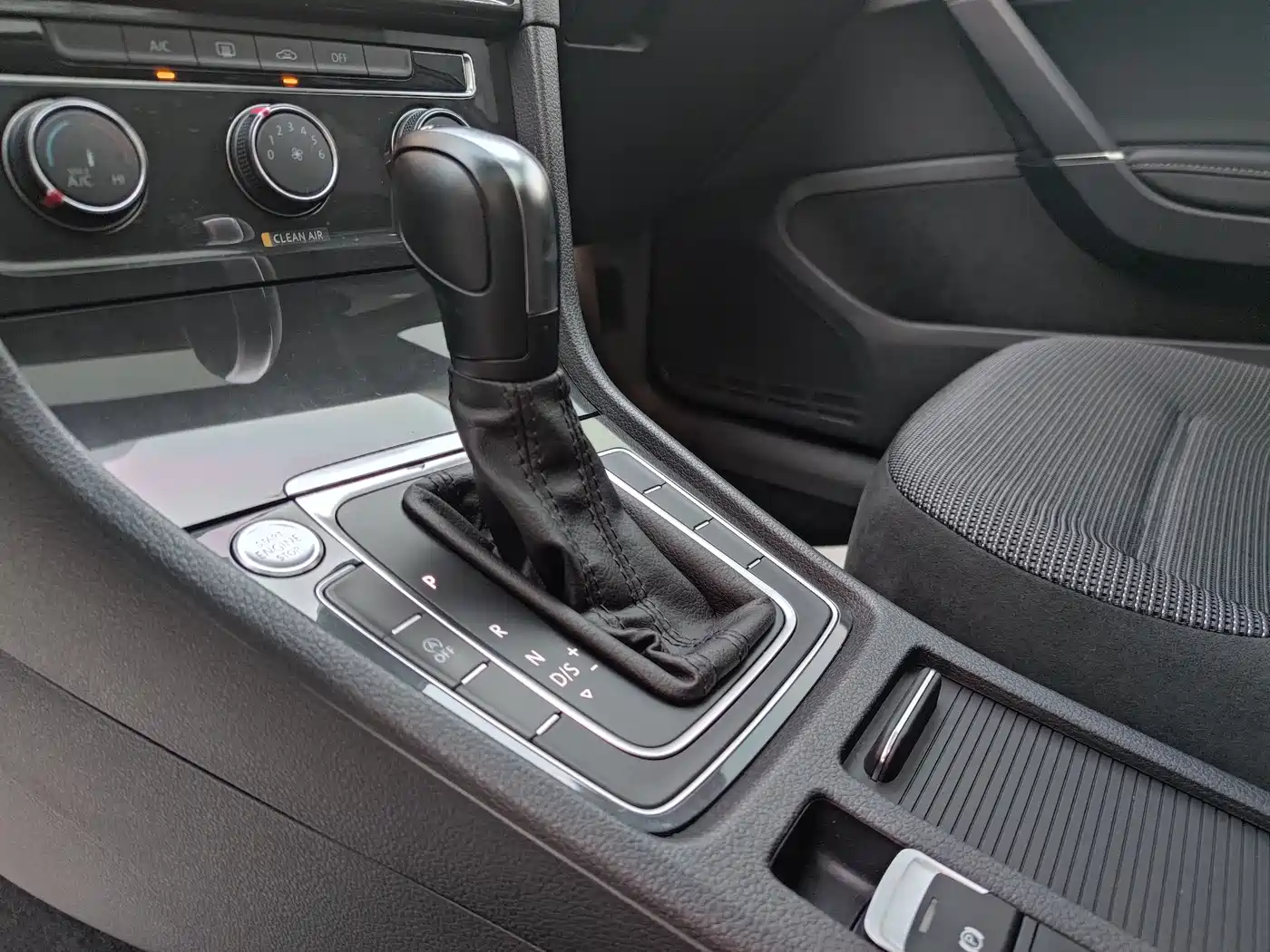Volkswagen Golf 2020 Beloved Edition 280TSI DSG Comfort фото 14
