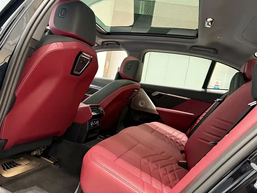 BMW 5 Series 2025 530Li Premium M Sport Package фото 10