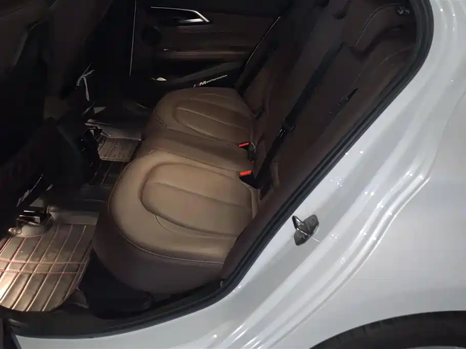 BMW 1 Series 2019 120i M Sport Package фото 11