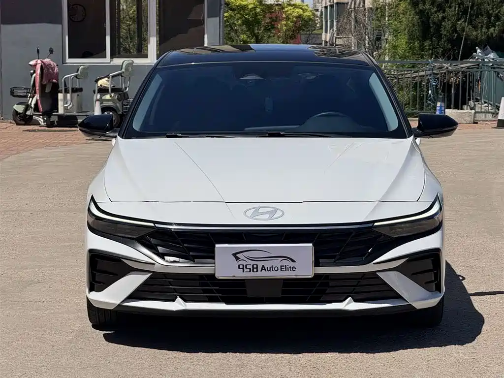 Hyundai Elantra 2023 Model 1.5L CVT LUX Premium Edition фото 2