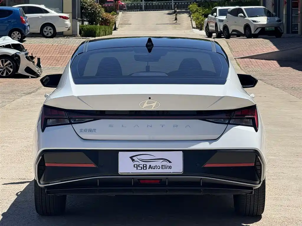 Hyundai Elantra 2023 Model 1.5L CVT LUX Premium Edition фото 9