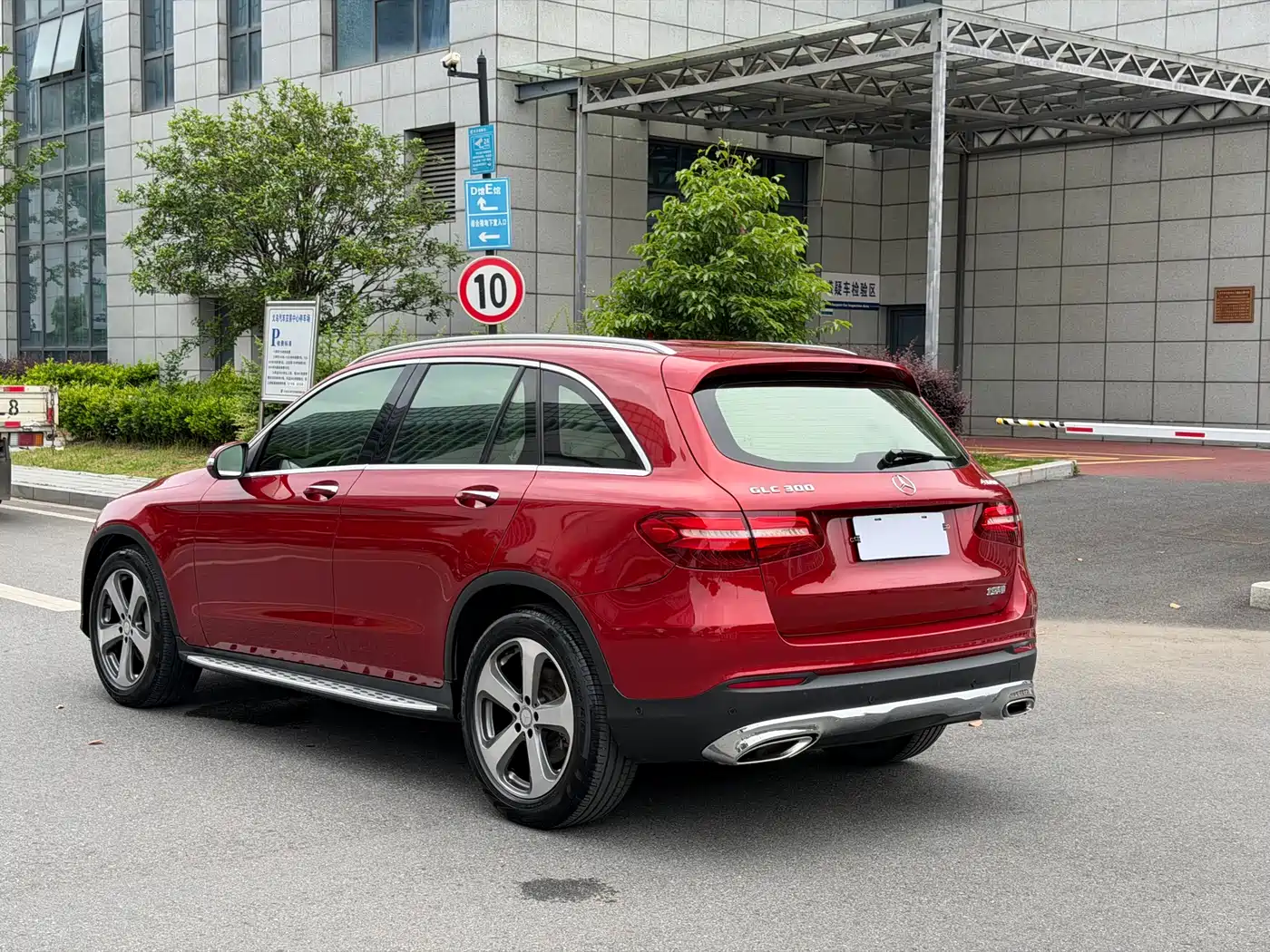 Mercedes-Benz GLC 2016 GLC 300 4MATIC Dynamic фото 7