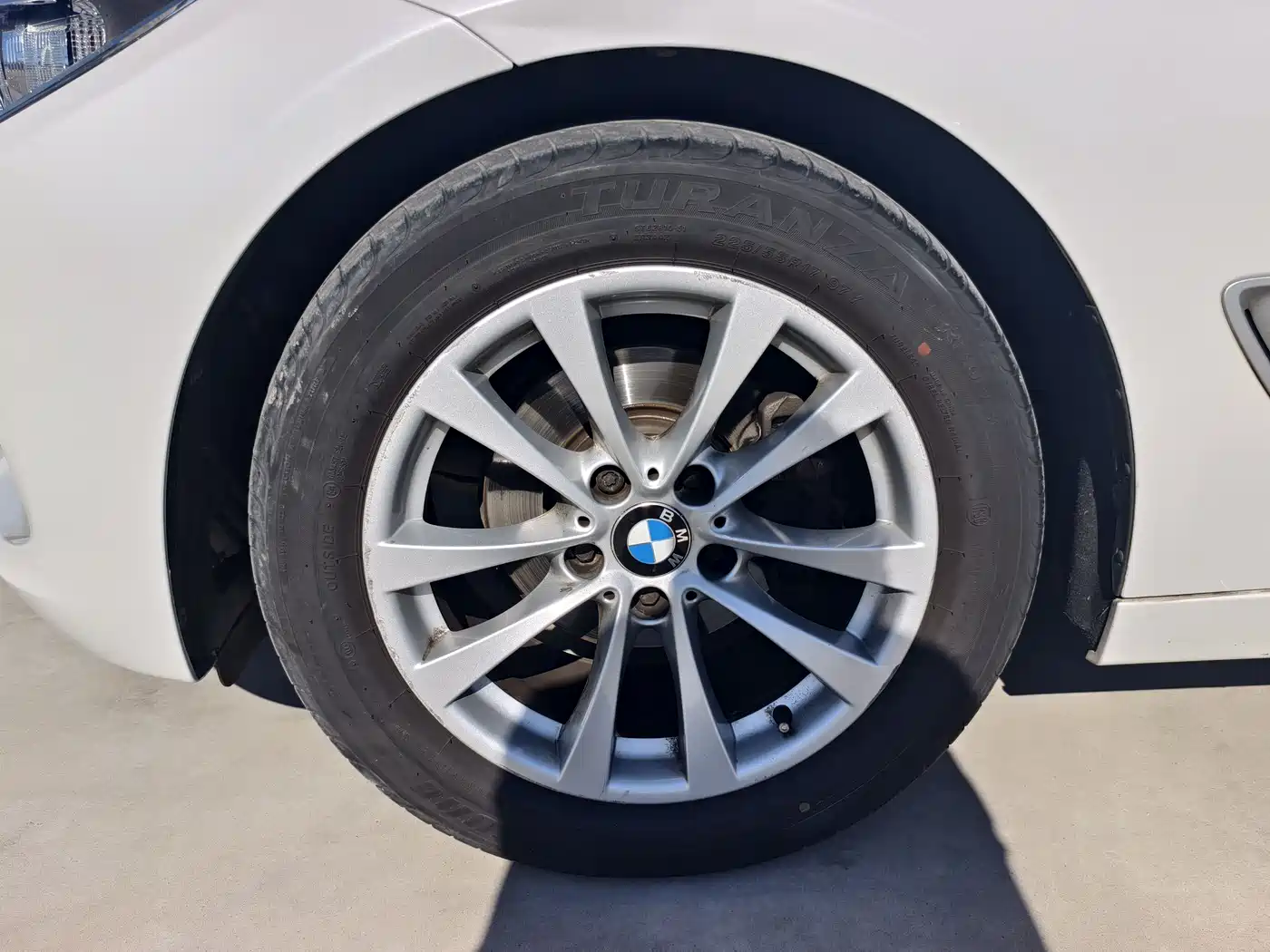 BMW 3 Series GT 2013 Model 320i Leading фото 17