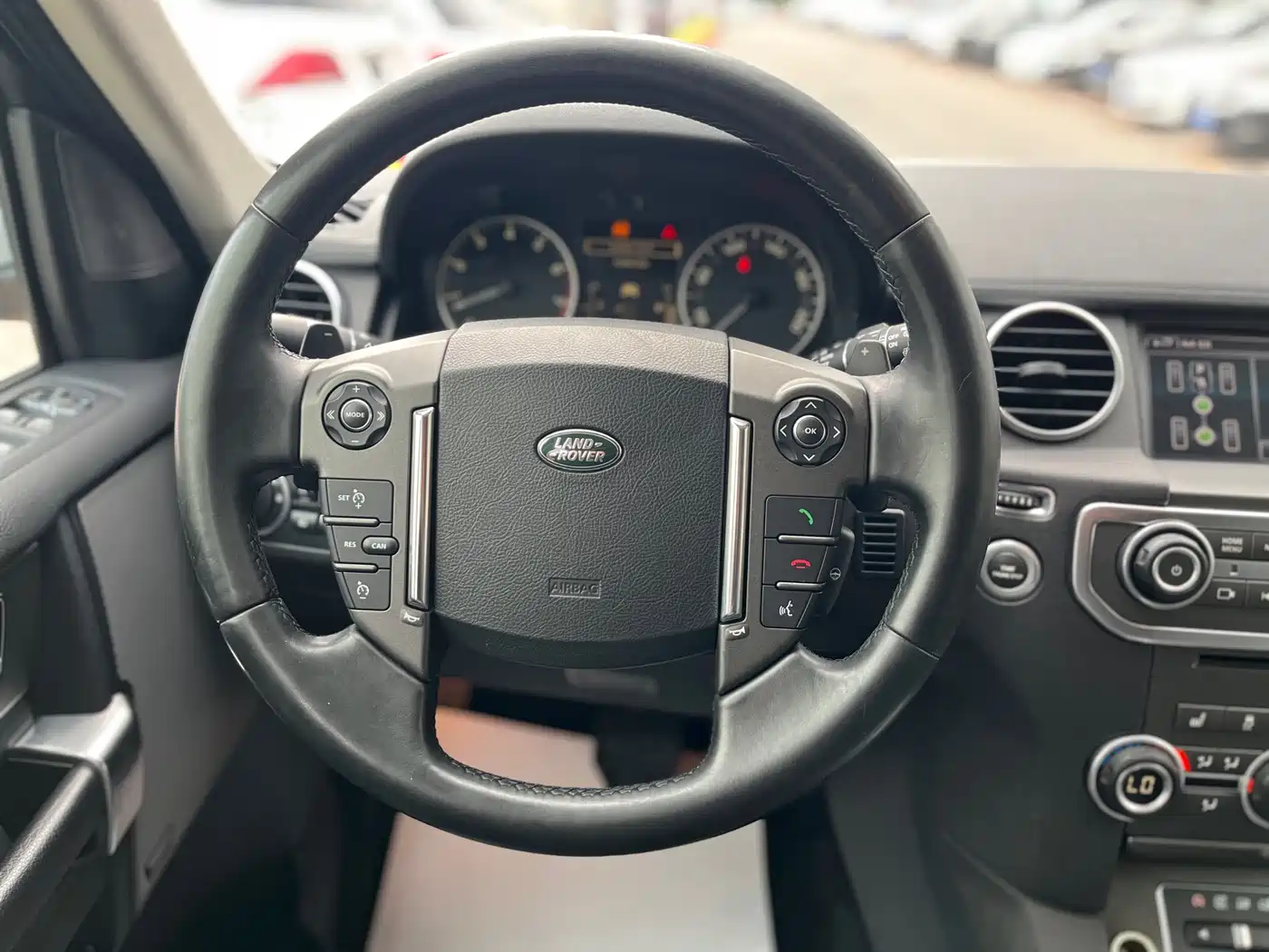 Land Rover Discovery 2016 3.0 SC V6 SE фото 20