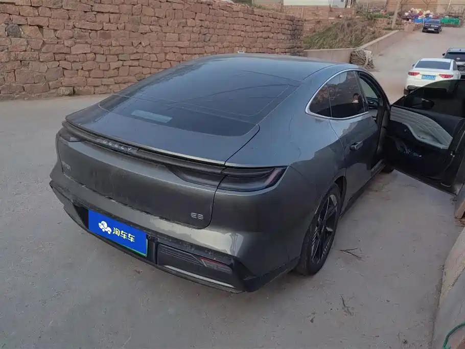 GEELY GALAXY GALAXY E8