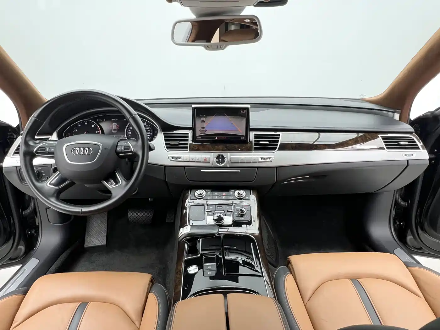 Фото 10 - Audi A8
