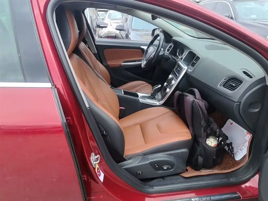 Фото 25 - Volvo S60