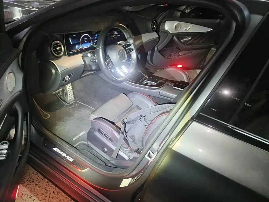Mercedes-Benz E-Class, миниатюра 8