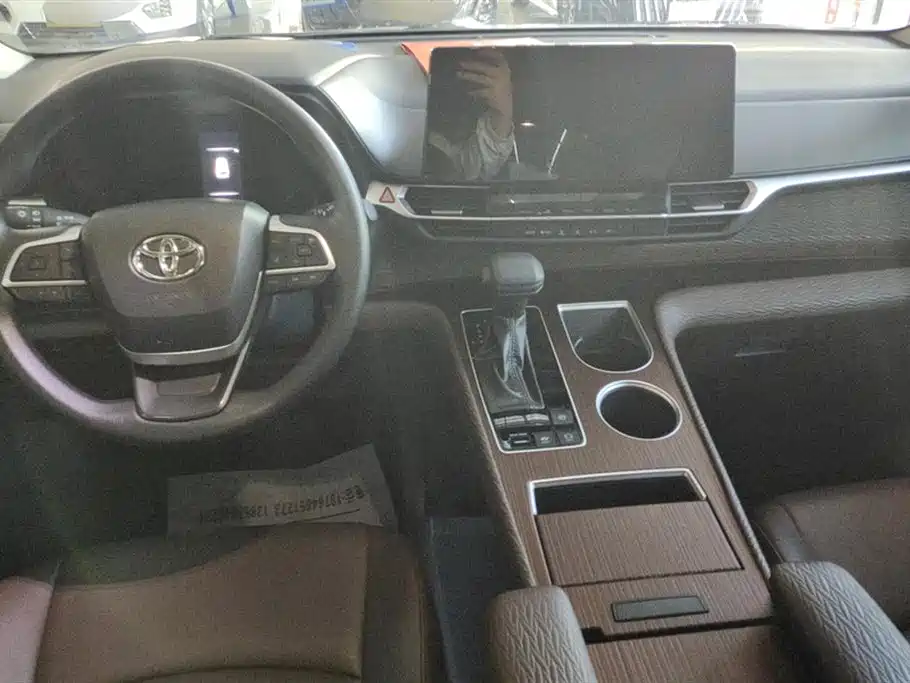 Toyota Sienna 2024 2.5L Hybrid Comfort Edition фото 12
