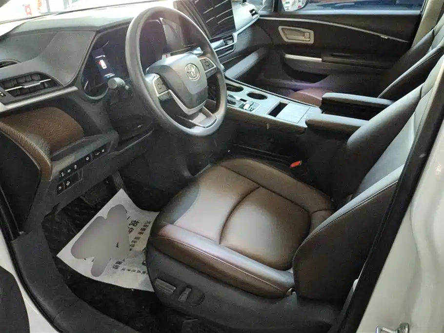 Toyota Sienna 2024 2.5L Hybrid Comfort Edition фото 9