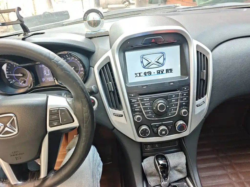 Jiangling Yusheng S350 2015 2014 2.4T Auto 4WD Diesel Luxury Sunroof 5-seater