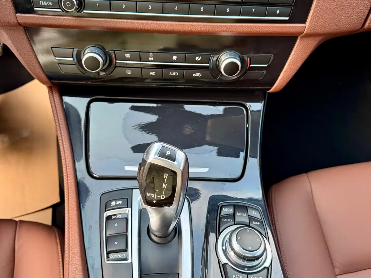BMW 5 Series 2013 520Li Elegance фото 11