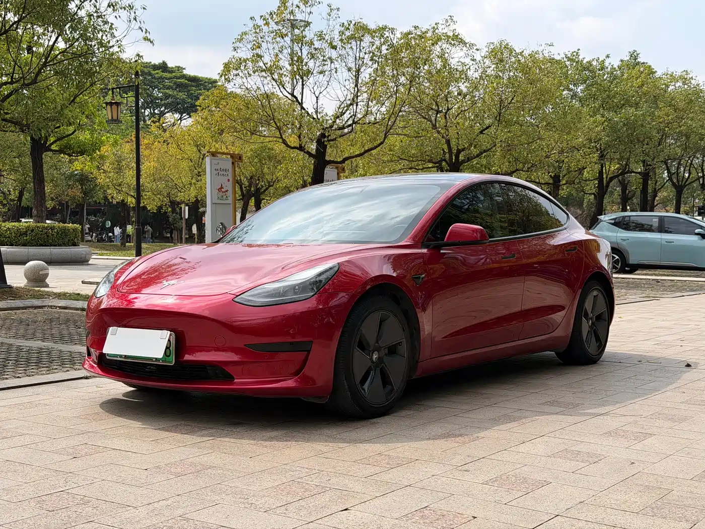 TESLA MODEL 3