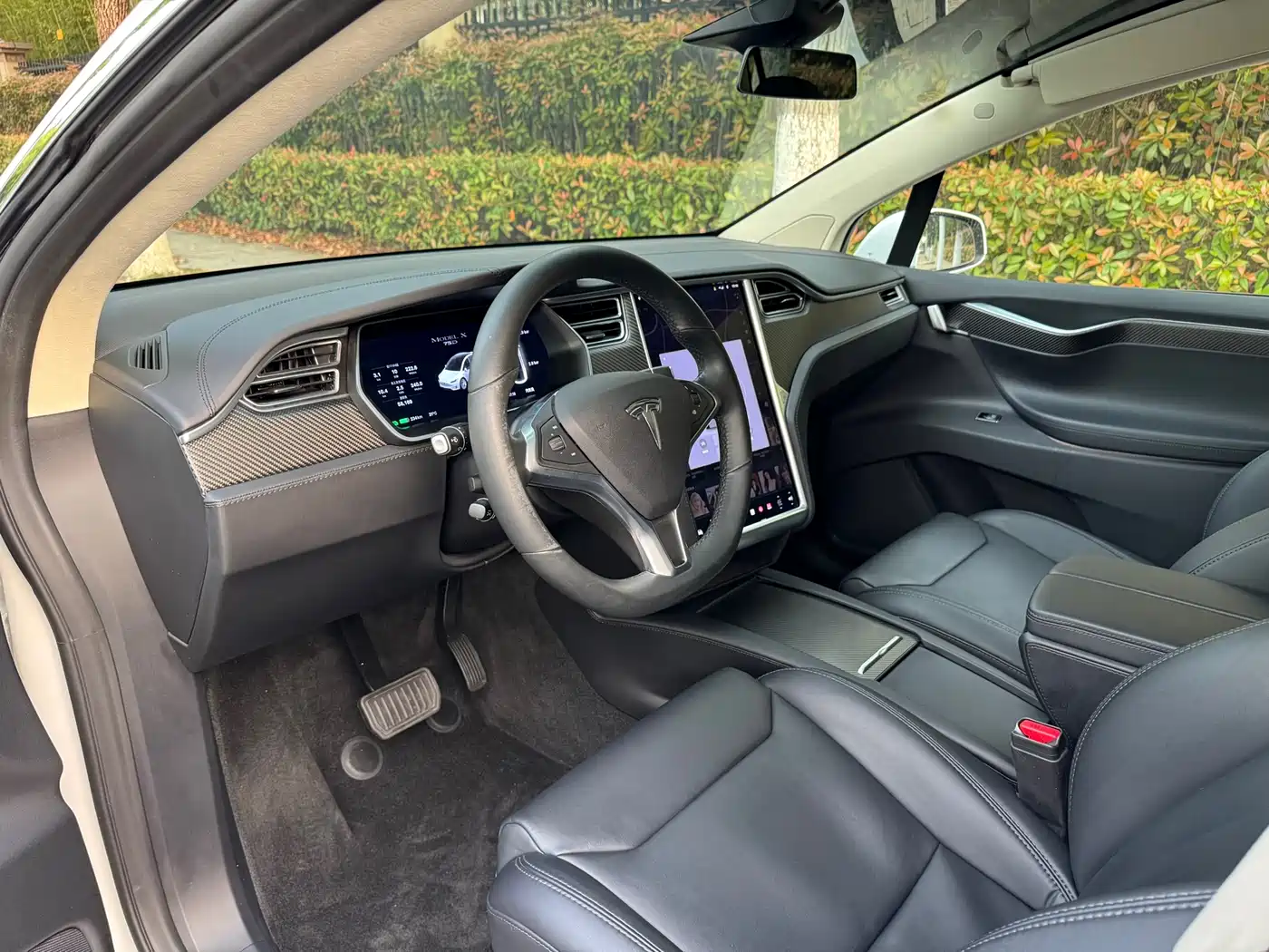 TESLA MODEL X