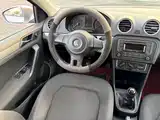 Photo 11 - Volkswagen Jetta