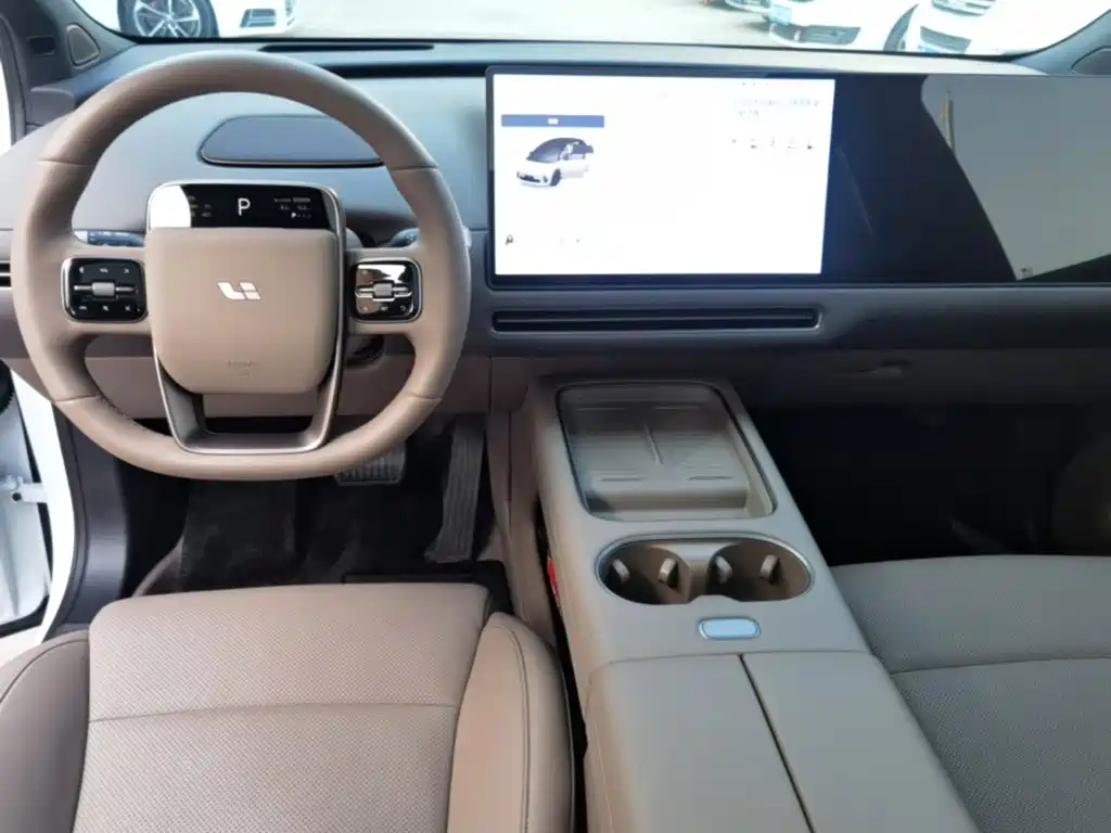 Li Auto i6 2026 2025 2WD Base Model