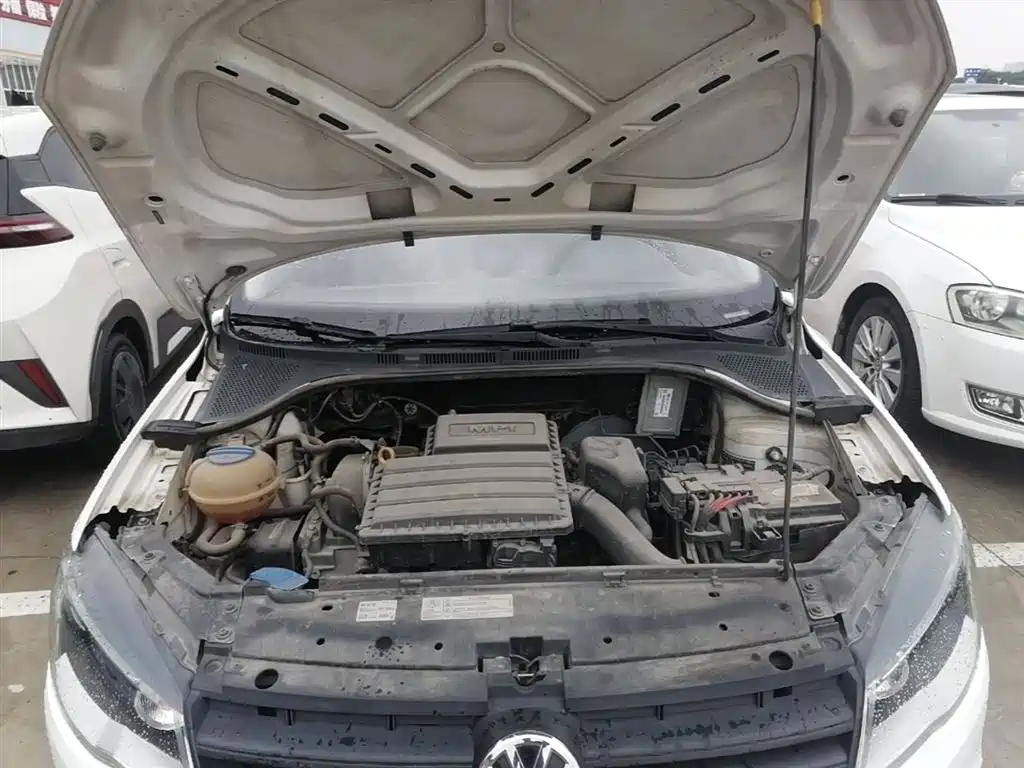 Volkswagen Jetta 2015 1.6L Manual Trend фото 20