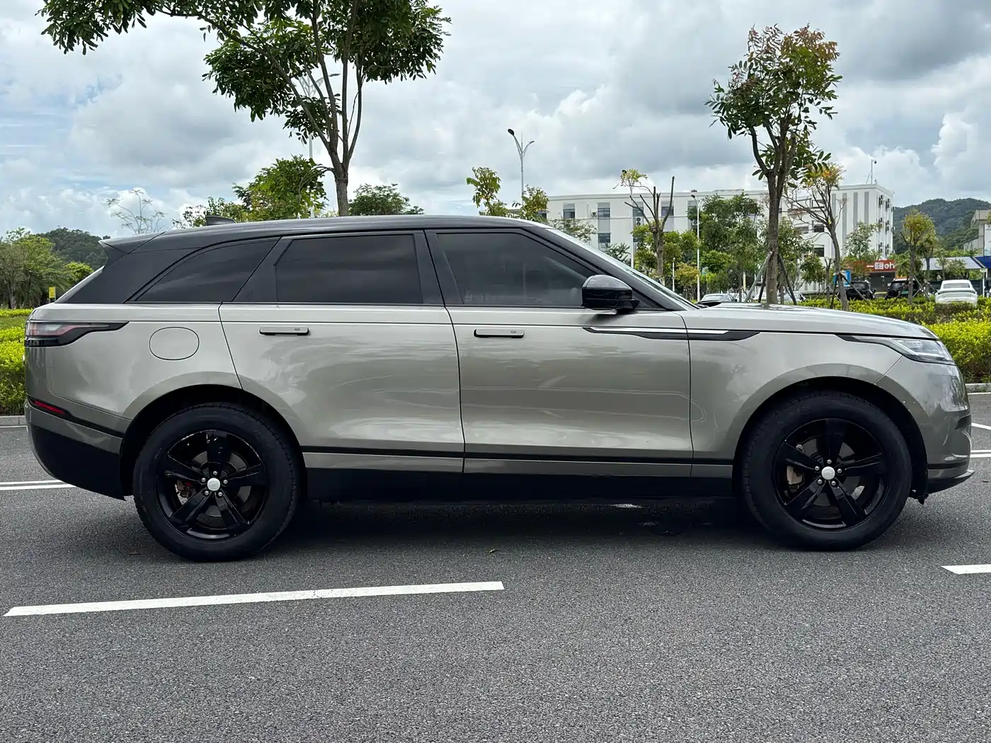 Фото 8 - Land Rover Range Rover Velar
