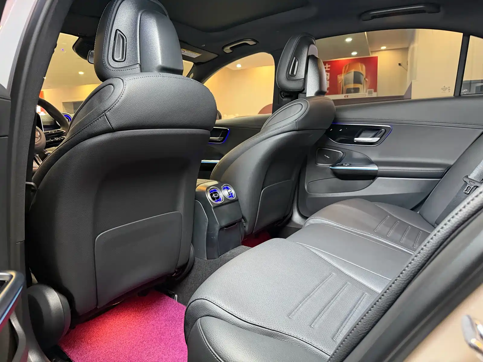 Фото 10 - Mercedes-Benz C-Class