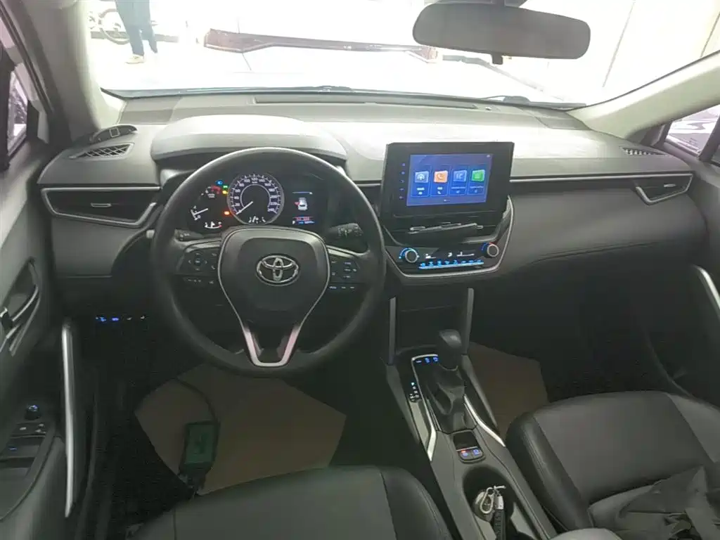 Toyota Frontlander 2022 2.0L CVT Leading Edition фото 10