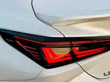 Photo 11 - Lexus ES