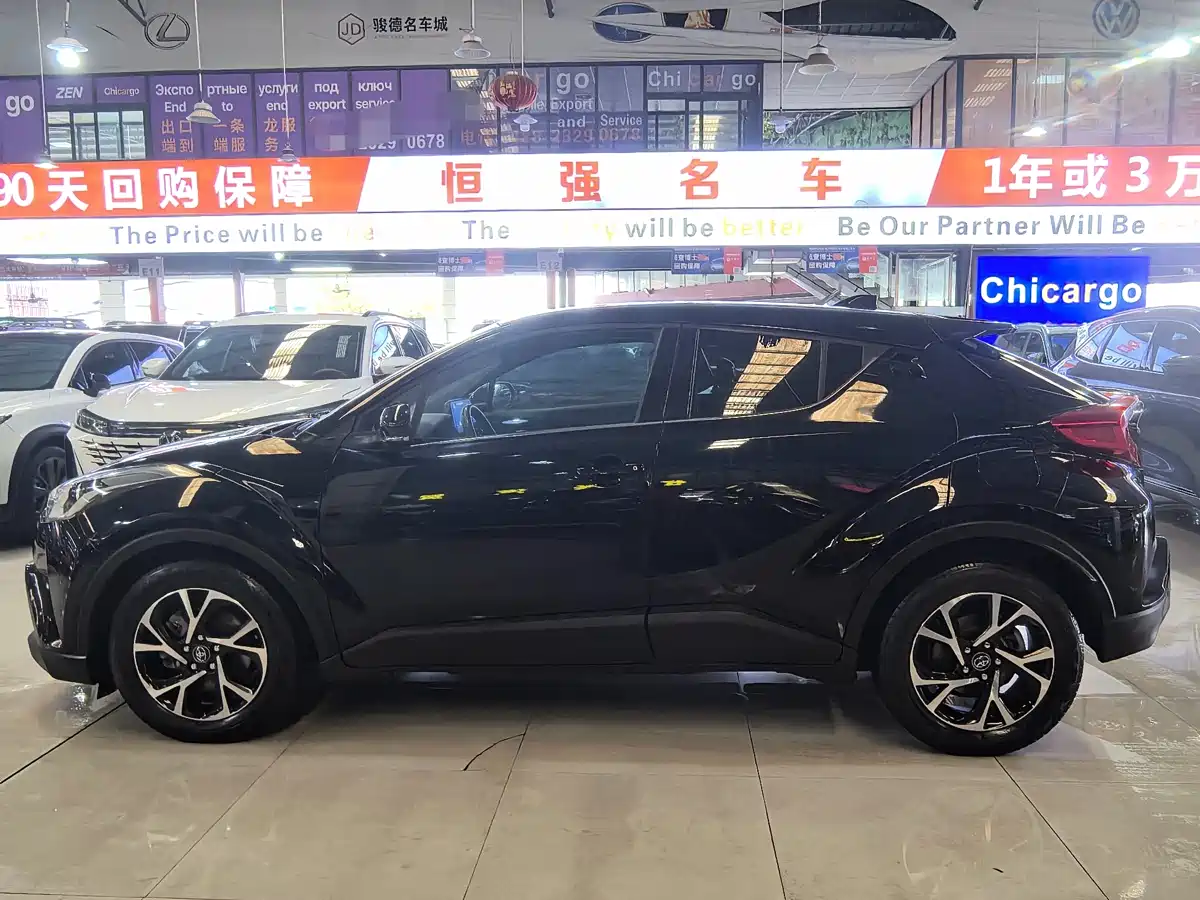 Toyota C-HR 2018 2.0L Leading Edition China V фото 3