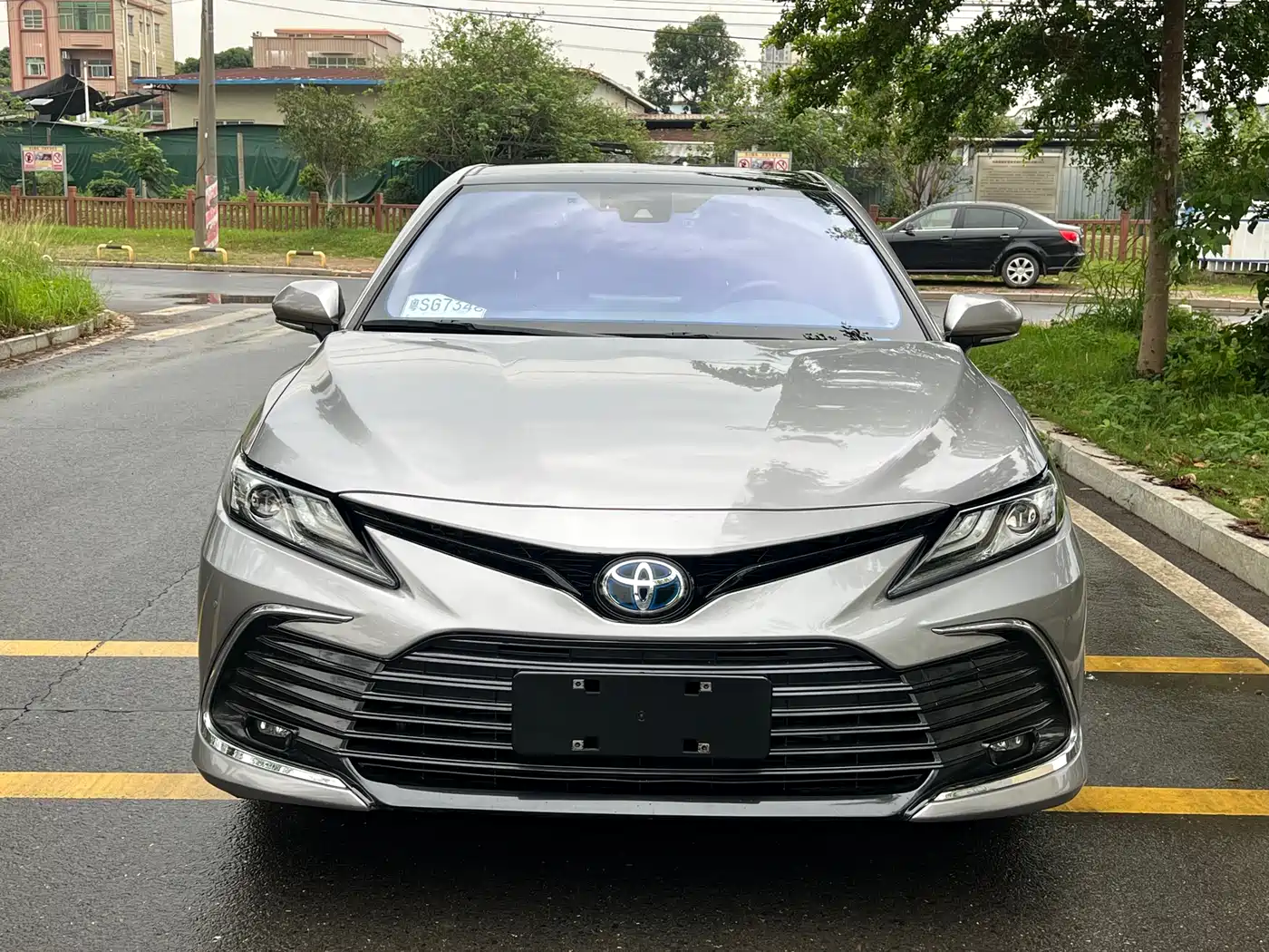 Toyota Camry 2023 Hybrid 2.5HG Luxury Edition фото 2