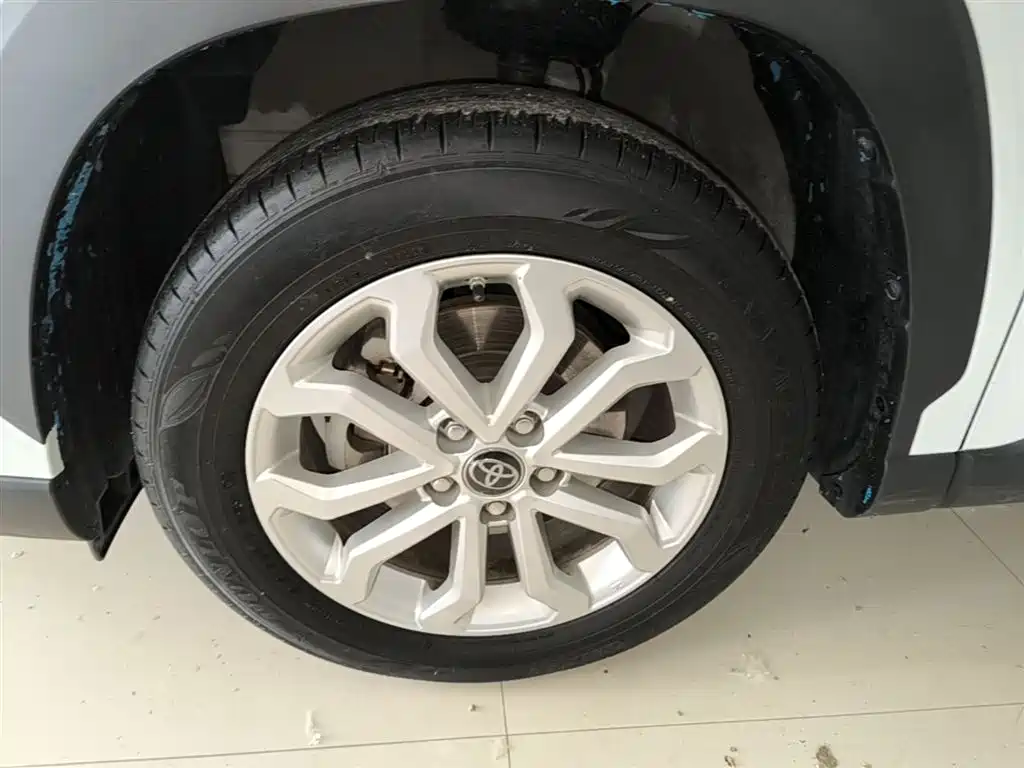 Toyota Frontlander 2022 2.0L CVT Leading Edition фото 23