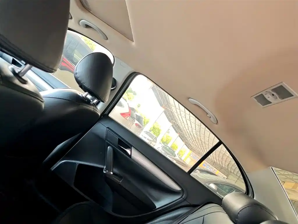 Volkswagen Lavida 2013 Facelift Classic 1.6L Automatic Comfort фото 18
