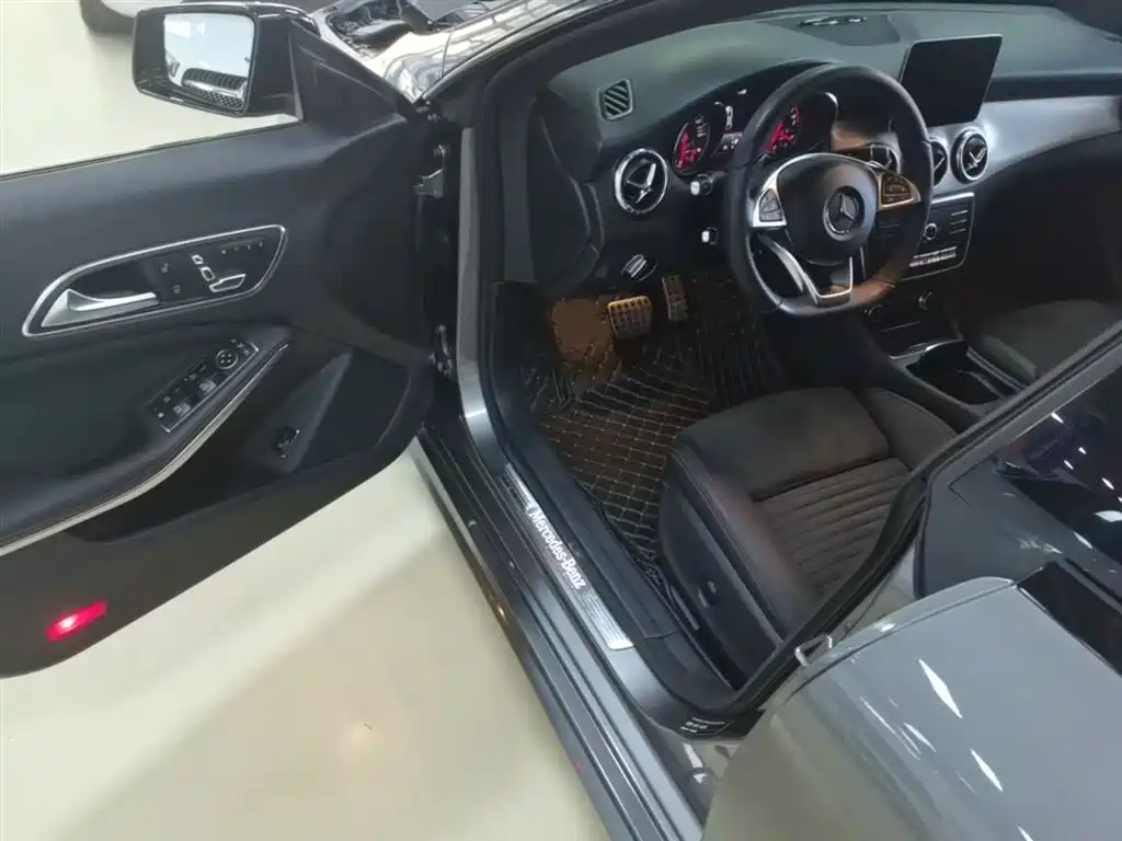 Mercedes-Benz CLA (Import) 2018 CLA 220 4MATIC фото 16