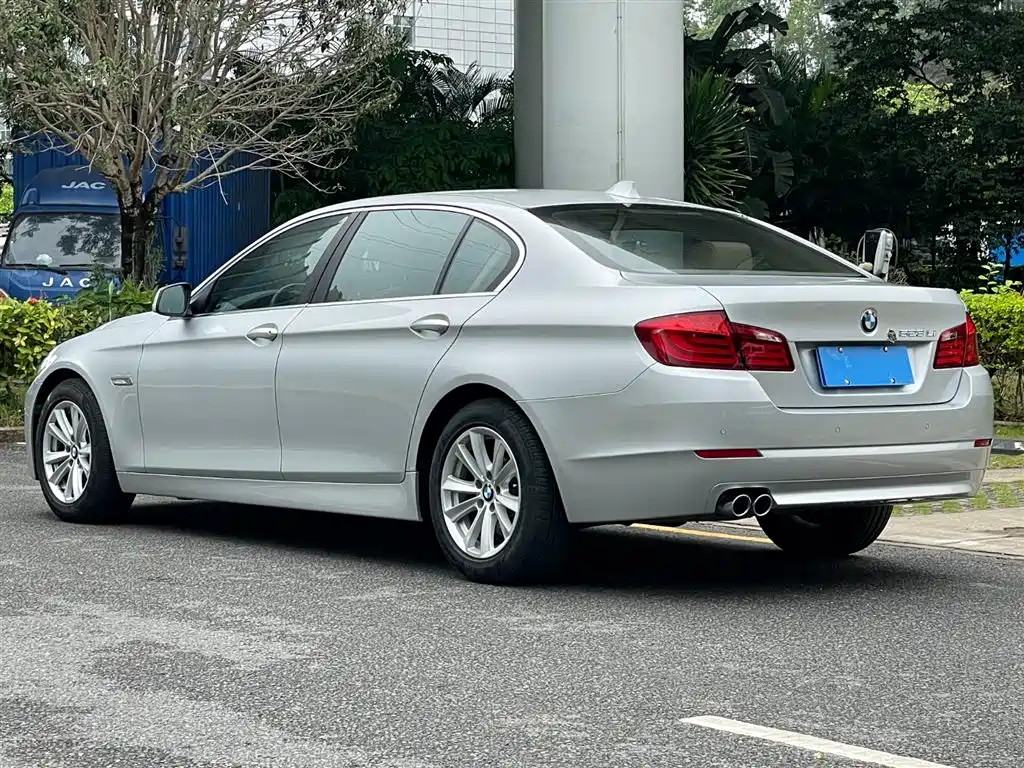BMW 5 Series 2011 523Li Leading фото 20