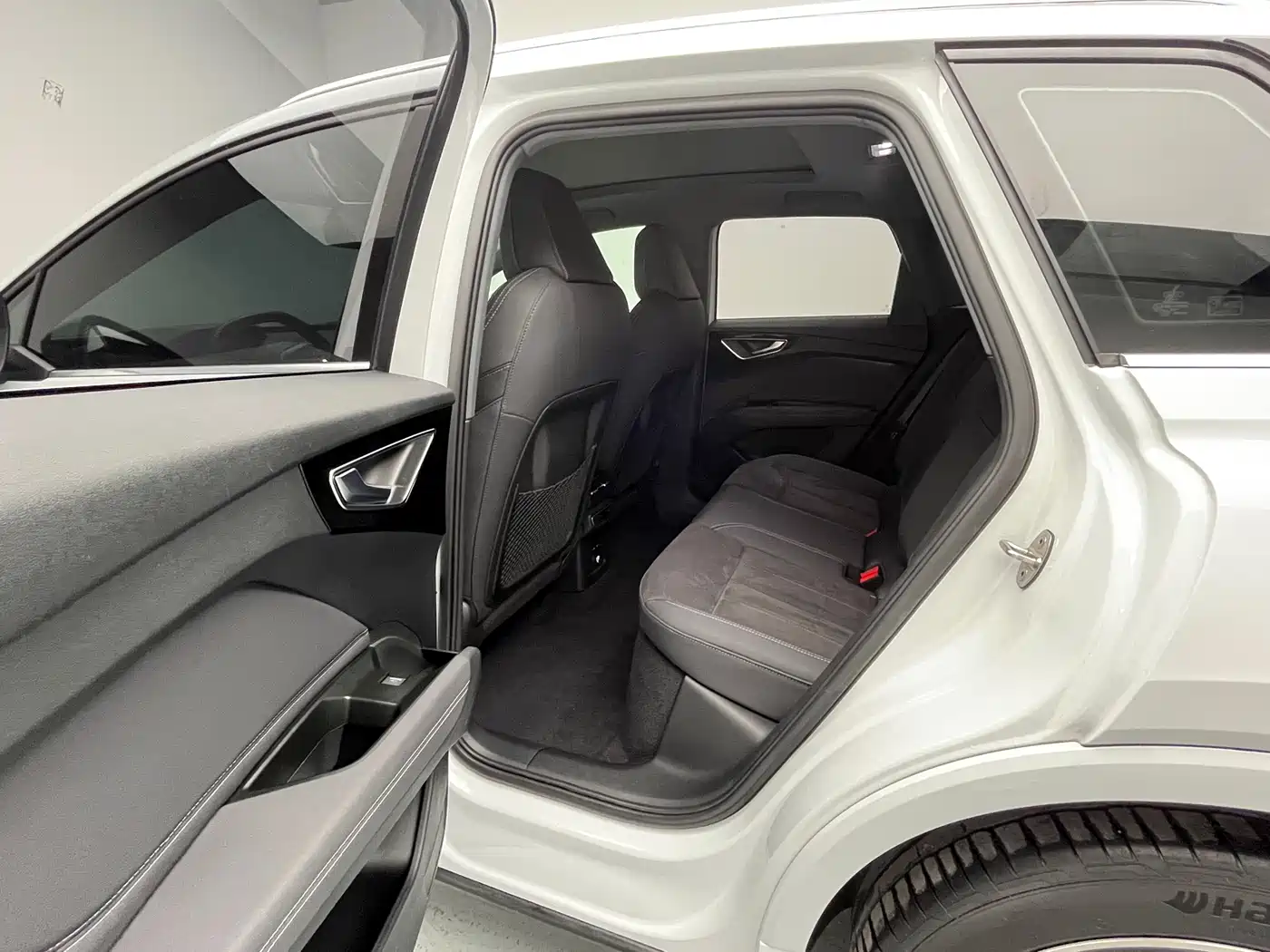 Audi Q4 e-tron 2022 50 e-tron quattro Innovation Edition фото 14