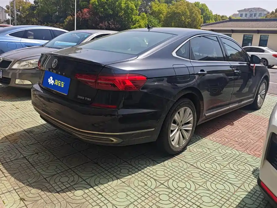 VOLKSWAGEN PASSAT