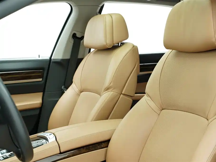 BMW 7 Series 2010 760Li фото 13