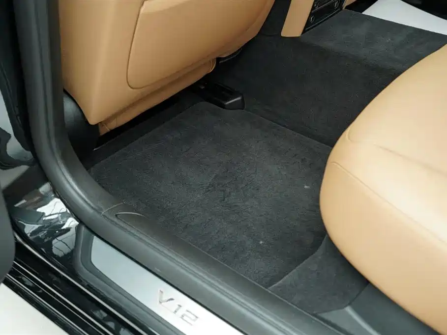 BMW 7 Series 2010 760Li фото 16