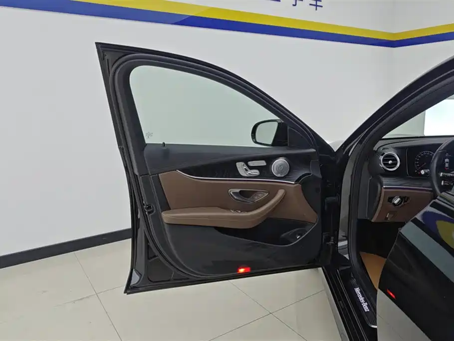 Mercedes-Benz E-Class (Import) 2021 E 260 Luxury Sport Edition фото 7