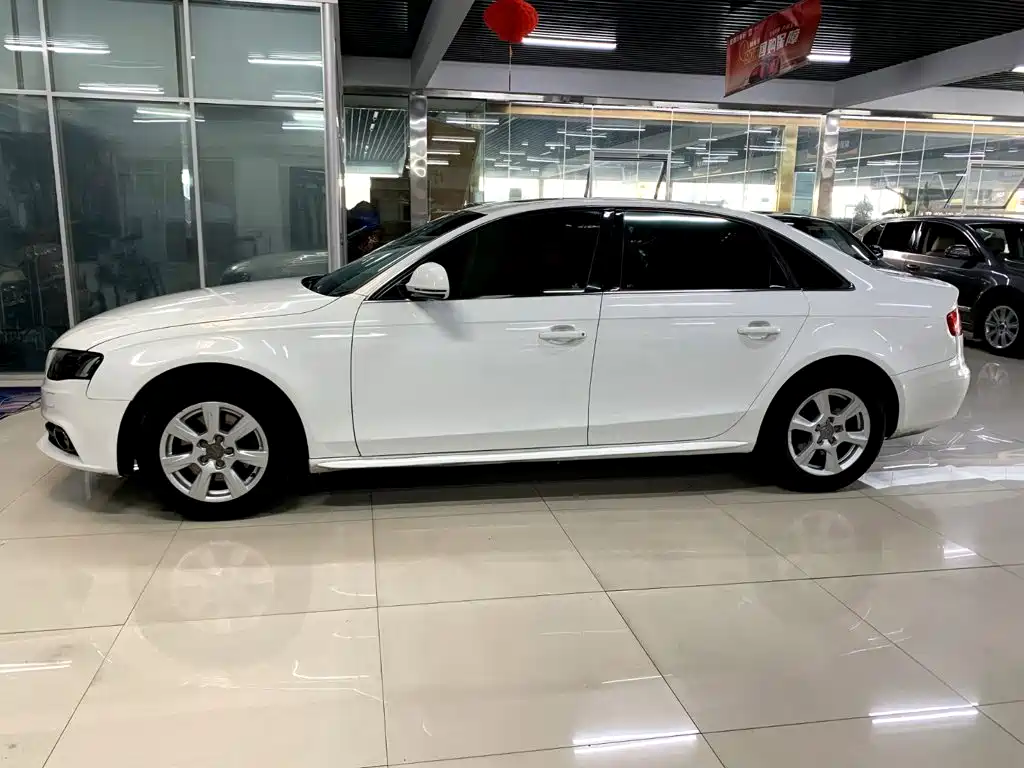 Фото 10 - Audi A4L