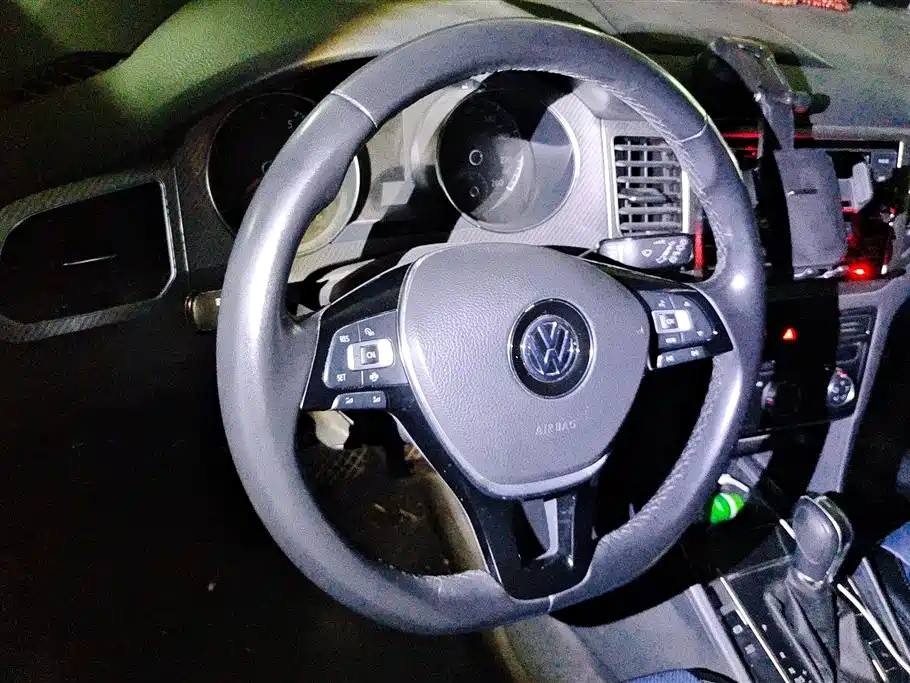 VOLKSWAGEN GOLF*JIAYU