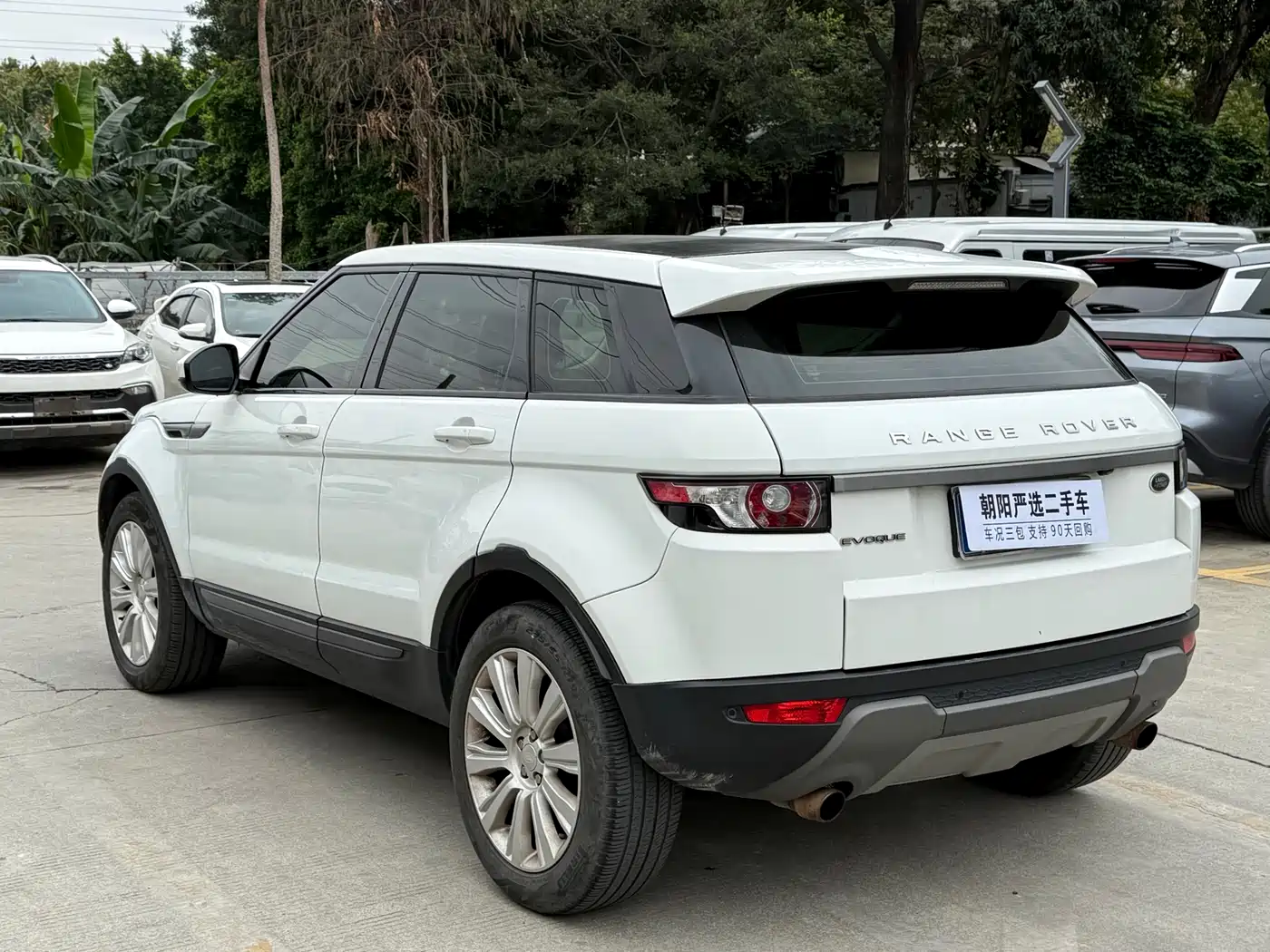 Land Rover Range Rover Evoque 2015 2.0T 5-Door Intelligent Edition фото 6