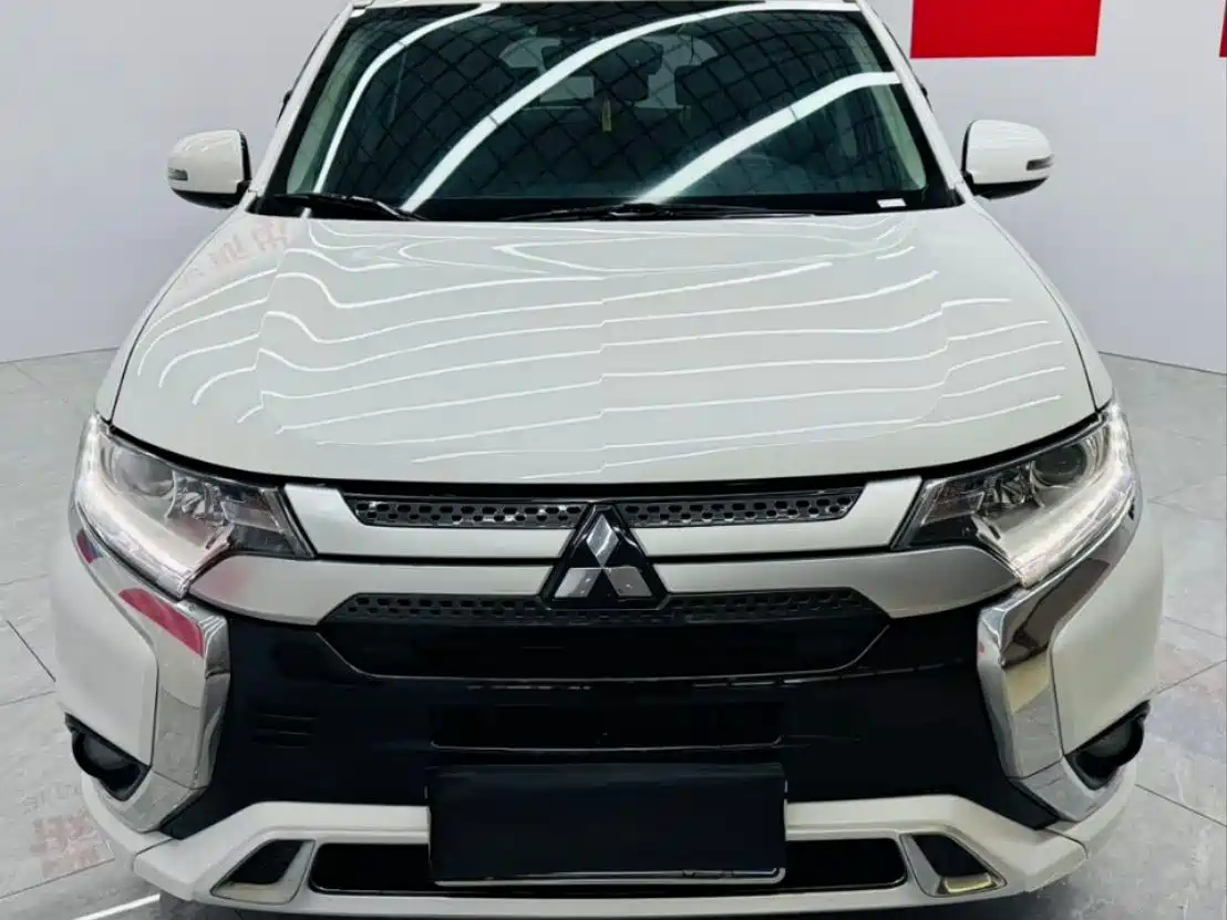 Mitsubishi Outlander 2021 2.0L FWD Comfort Edition 5-seater фото 2