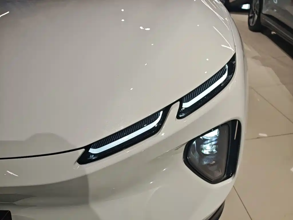 Фото 24 - NIO EC6