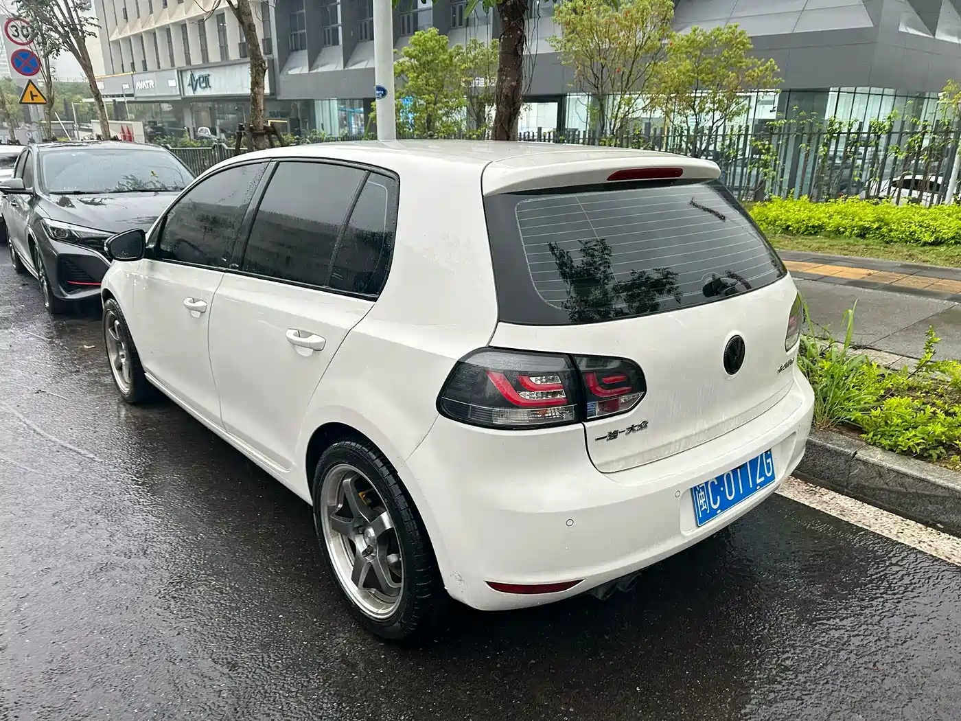 Volkswagen Golf 2011 1.4TSI Auto Comfort фото 4