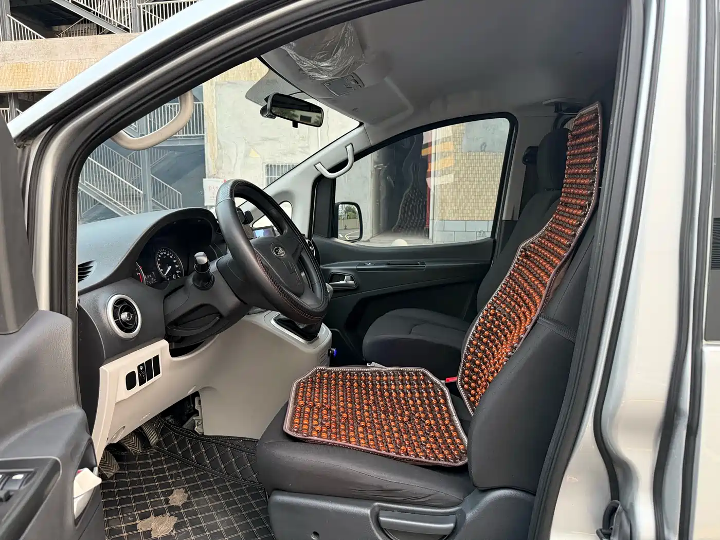 JAC Refine M3 2022 2022 PLUS 1.8L 7-Seater Standard