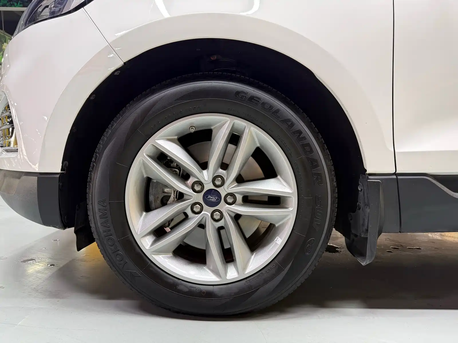 Фото 25 - Ford Edge