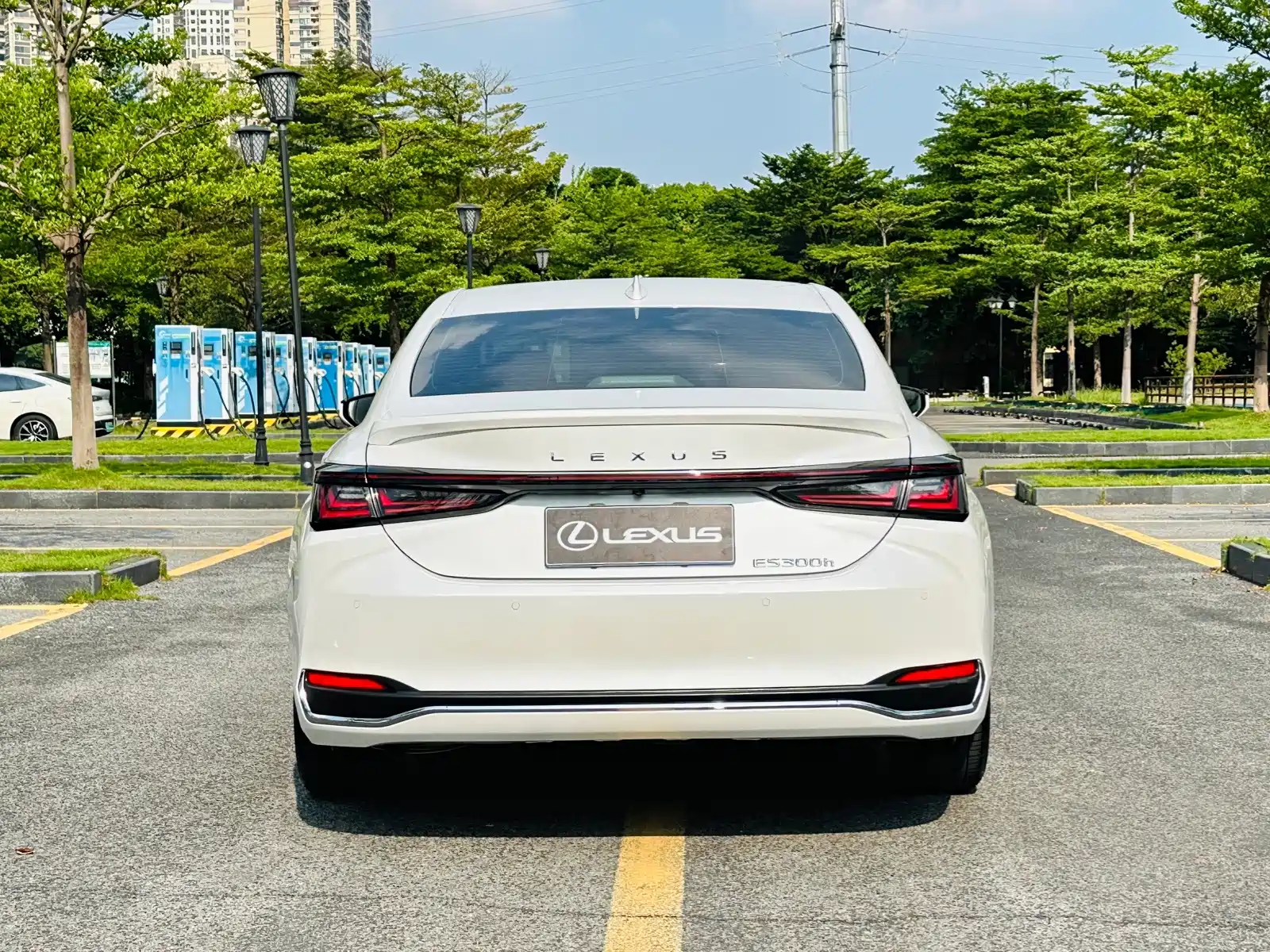 Фото 6 - Lexus ES