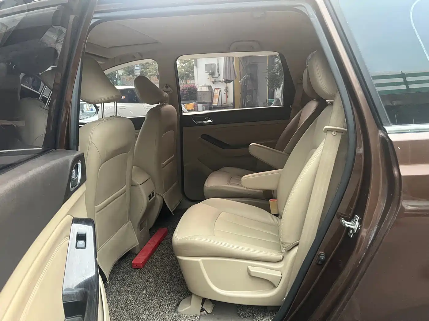 Baojun 730 2015 2015 1.8L Manual Luxury Navigation ESP Edition 7-seater