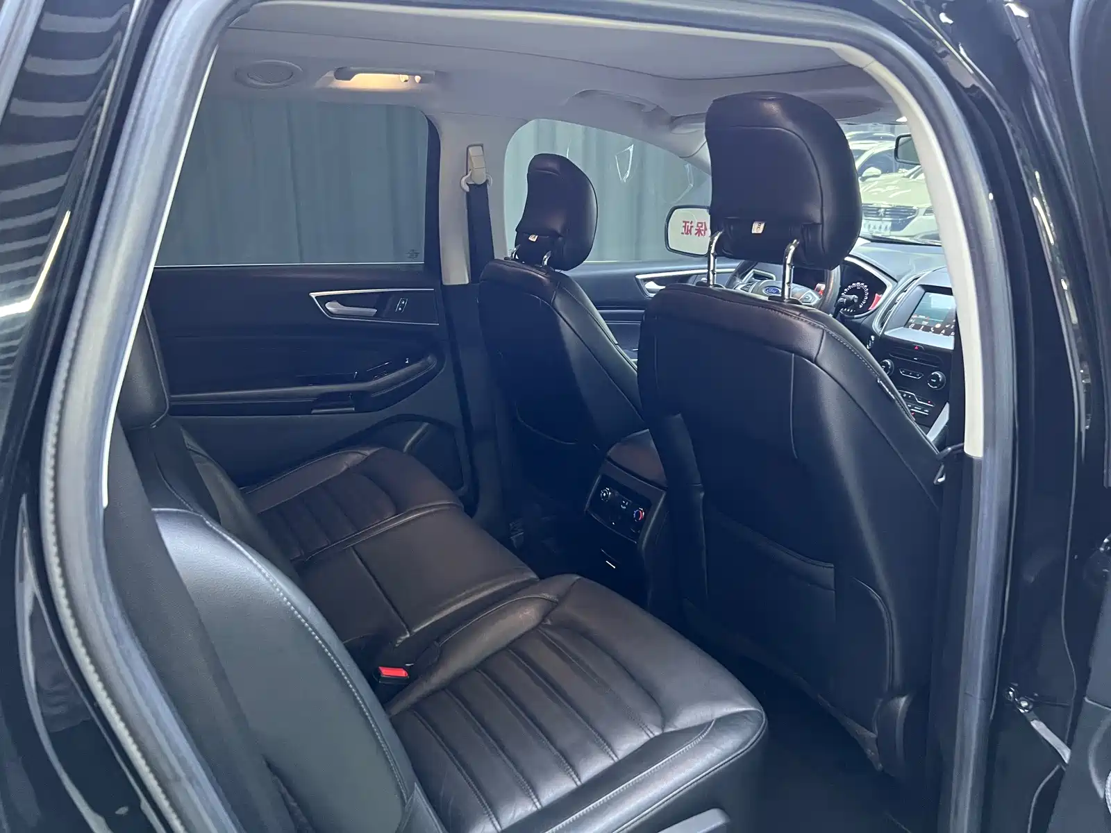 Фото 15 - Ford Edge