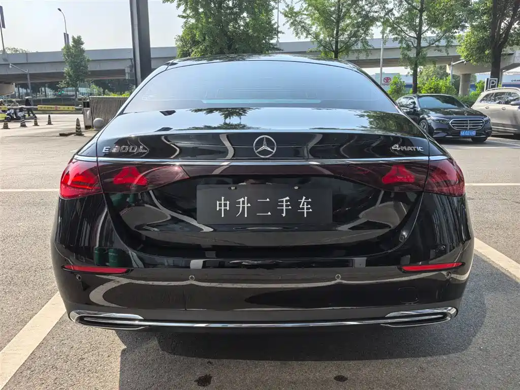 Mercedes-Benz E-Class 2024 Model E 300 L Luxury фото 6