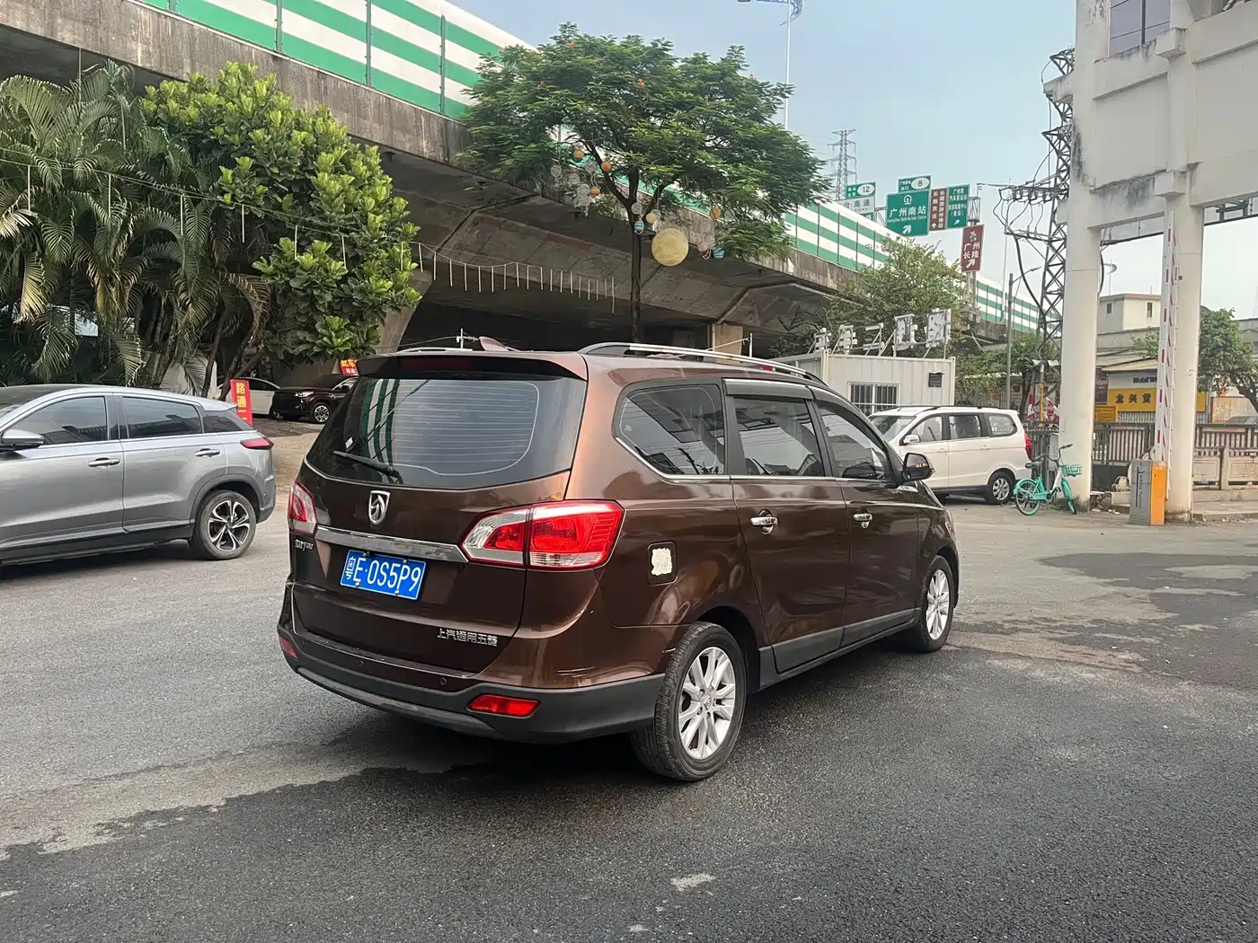 Baojun 730 2015 2015 1.8L Manual Luxury Navigation ESP Edition 7-seater