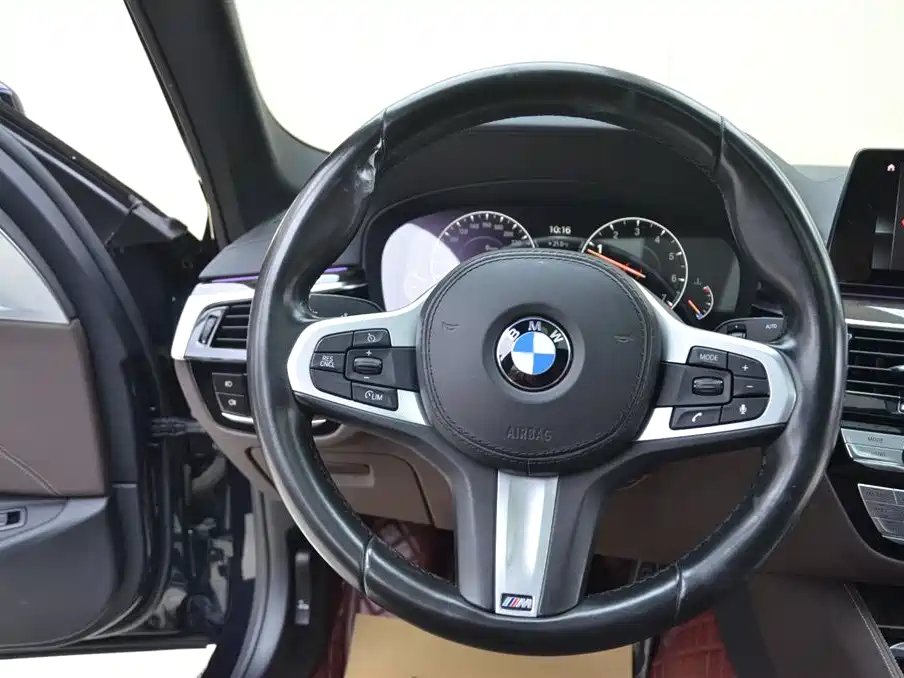 BMW 5 Series 2019 525Li M Sport Package фото 10